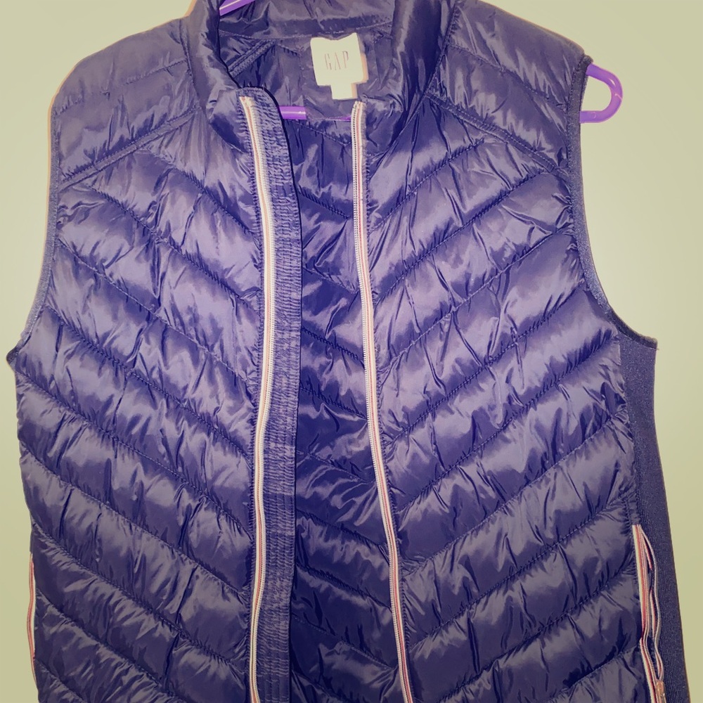 blue vest
